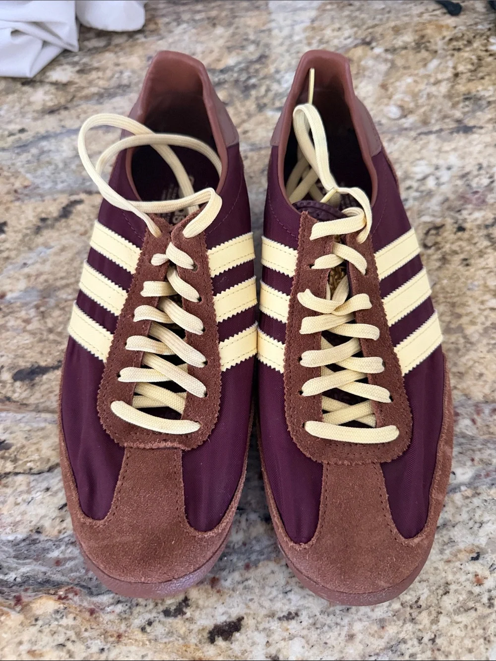 adidas Men's Burgundy & Cream /brown  Retro Runner Sneakers